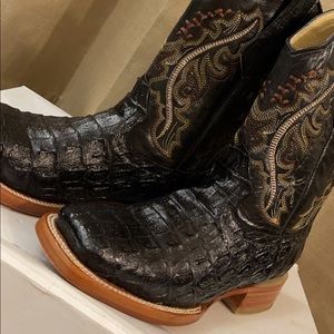 Black boots Only wore once